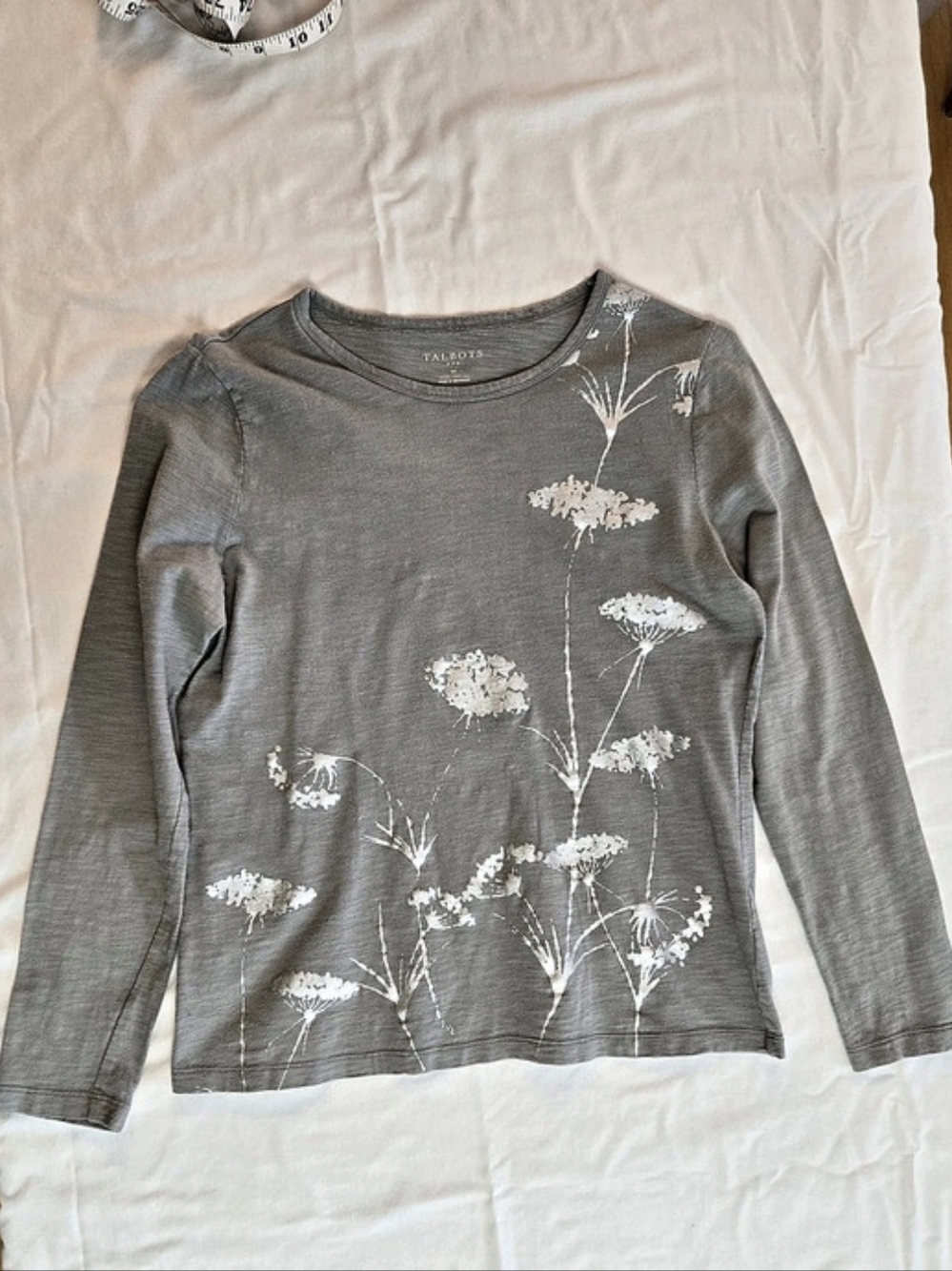 Talbots Floral Long Sleeve Top in Gray Size Medium Like New